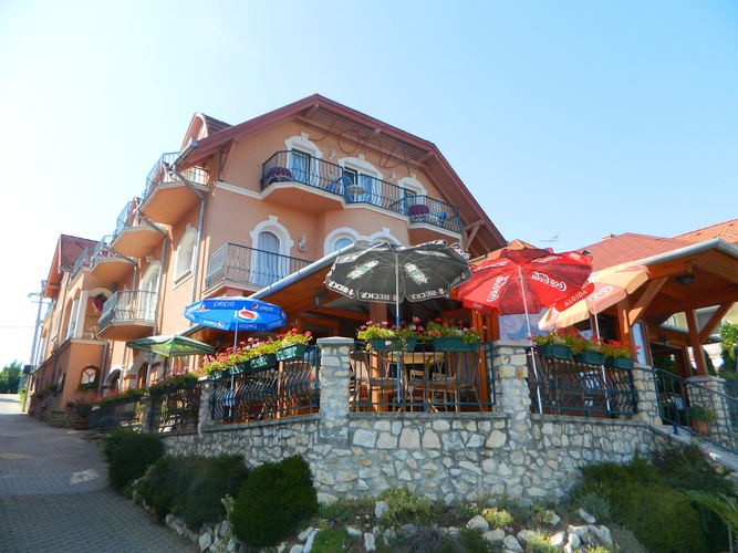 The restaurant and the Inn in Heviz