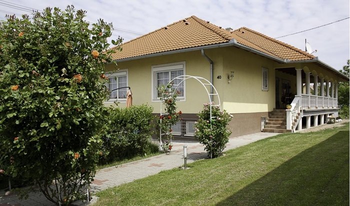 House with apartments near to Balaton
