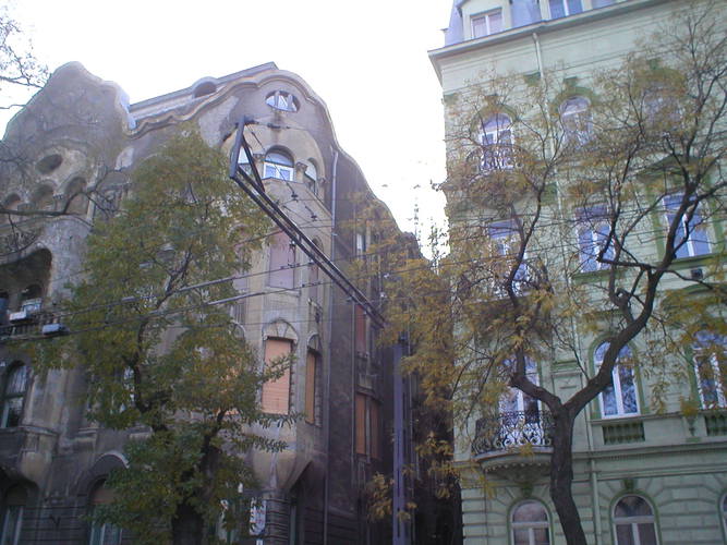 Светлая большая квартира в 7 районе в 5 минутах ходьбы от Площади Героев с видом на городской парк Лигет и Площадь Героев
