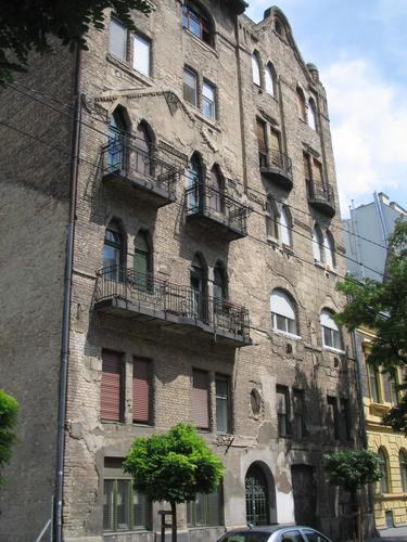 Трехкомнатная квартира в 6 районе недалеко от Площади Героев
