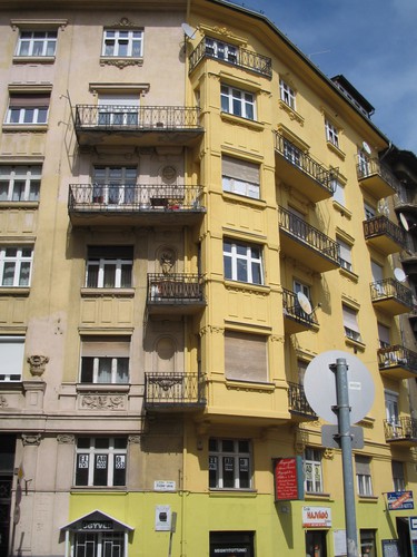 Большая трехкомнатная квартира во втором райое Будапешта  
