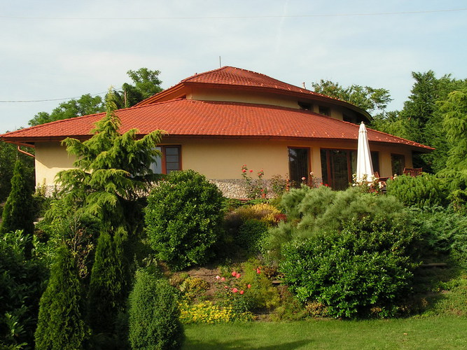 Дом с панорамой озера Веленце