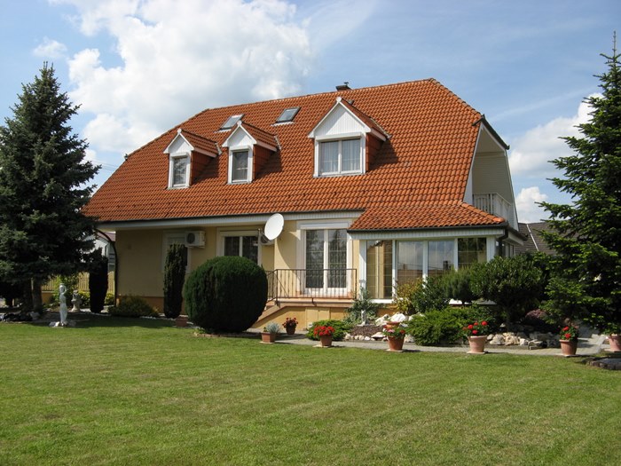 Дома в венгрии купить недорого аренда квартир за рубежом сайты